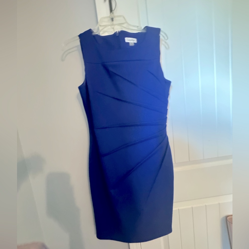 EUC size 10 Calvin Klein Sunburst Sheath Dress in Ultramarine